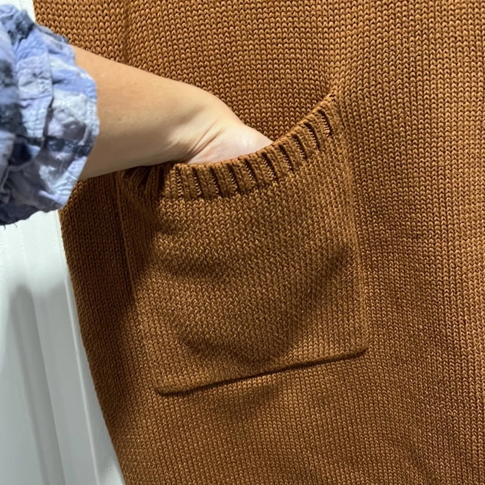 NWT She + Sky Camel Brown Sweater dress MEDIUM Round neck Short sleeve Pockets - Picture 3 of 9